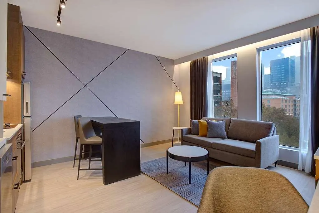 Homewood Suites By Hilton Montreal Downtown ホテル
